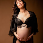 Photo de maternité en studio chez un photographe à Draveil