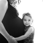 Maman et sa fille lors d'un shooting grossesse à Plessis-le-Roi (77)