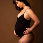 Femme enceinte pour séance photo en studio à Corbeil (91)