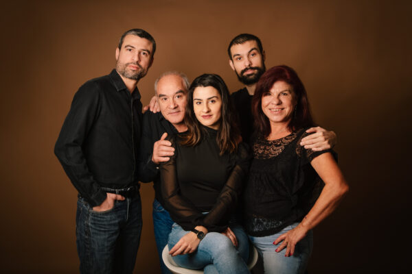Photo de parents et enfants en studio à Moissy-Cramayel