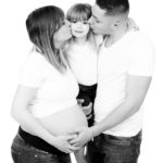 phoyo grossesse avec enfant en studio chez un photographe professionnel à Bondoufle (91)