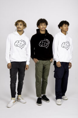 photo packshot pull en studio à Gometz-la-Ville (91)