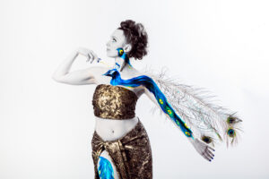 Photo artistique en studio avec photographe pro avec collaboration modèle et body painting à gif sur yvette