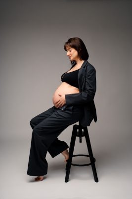 photo de grossesse de maman en tailleur à saint-pierre -du-perray