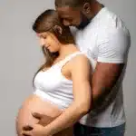 séance photo grossesse en couple en studio à Melun (77)