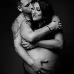 photo shoot grossesse noir et blanc en studio en Essonne